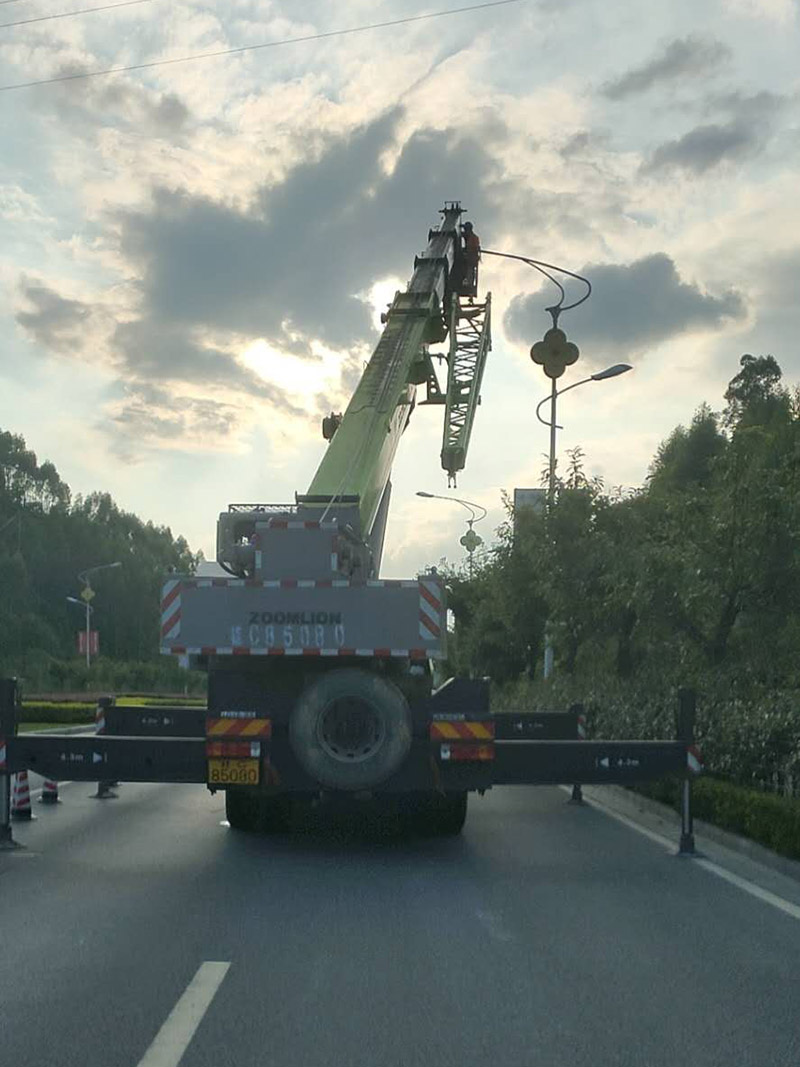 吊车防止吊重物坠落注意事项